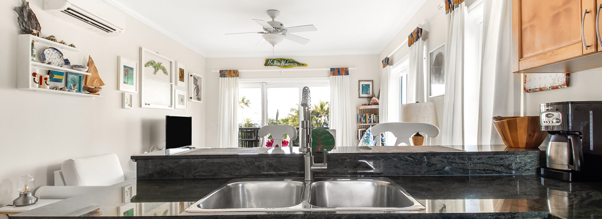 PIneapple Kitchen area