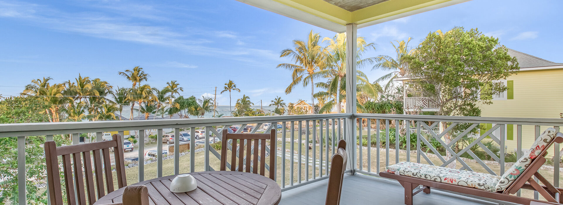 PIneapple Balcony area