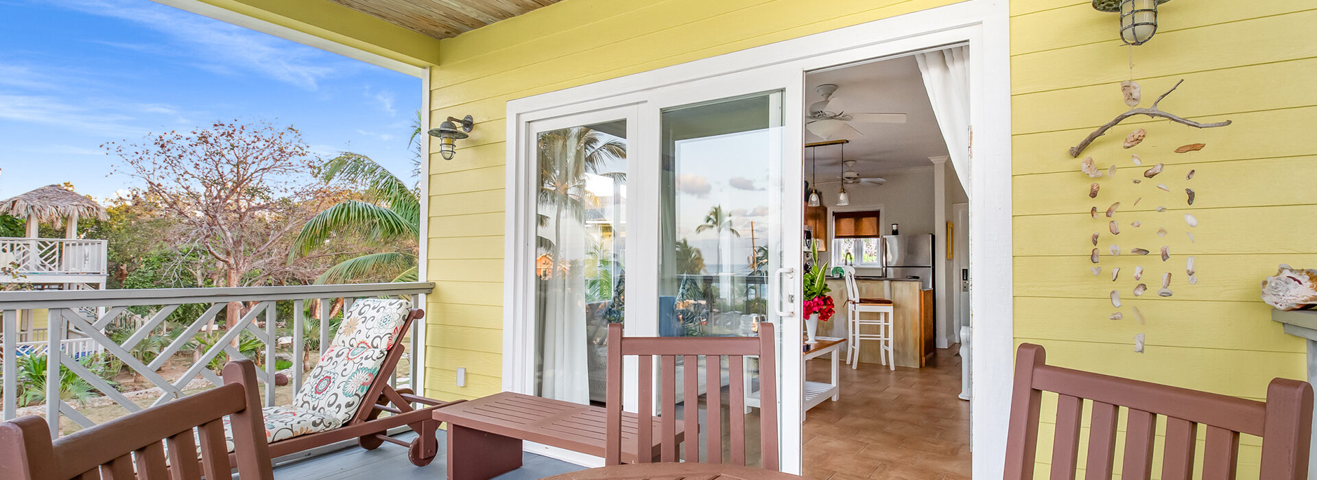 PIneapple Balcony area