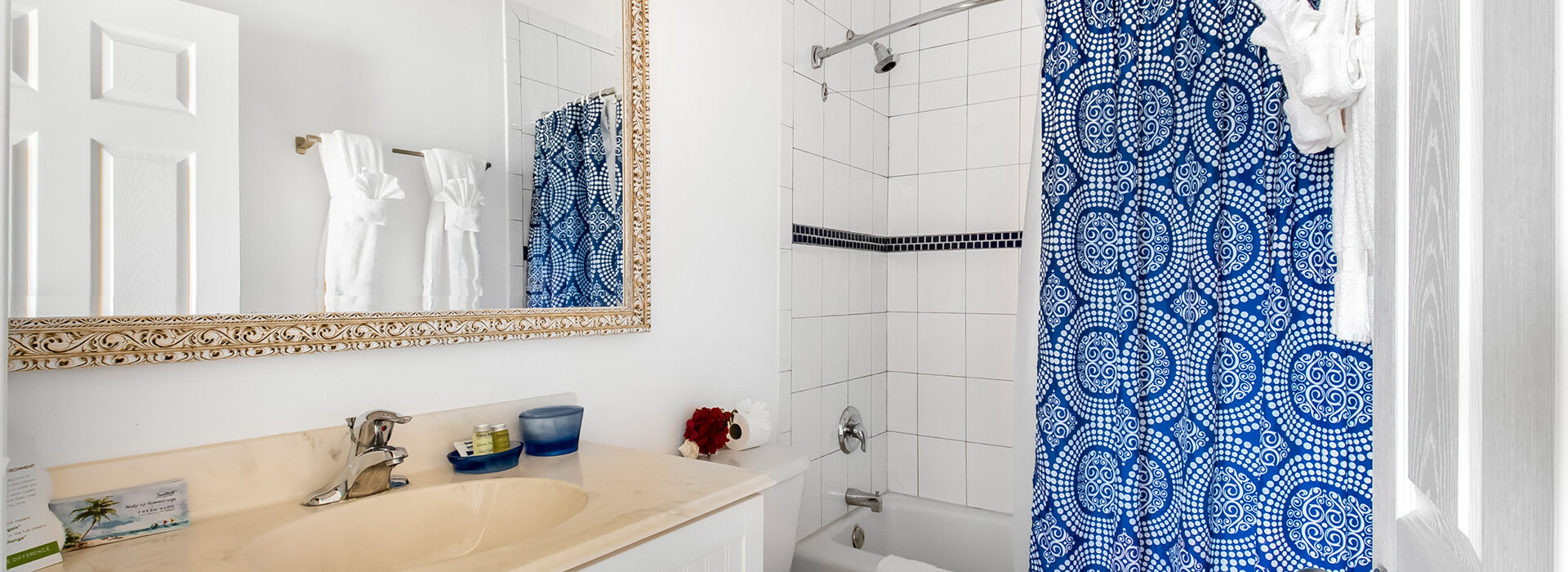 Pineapplefields bathroom