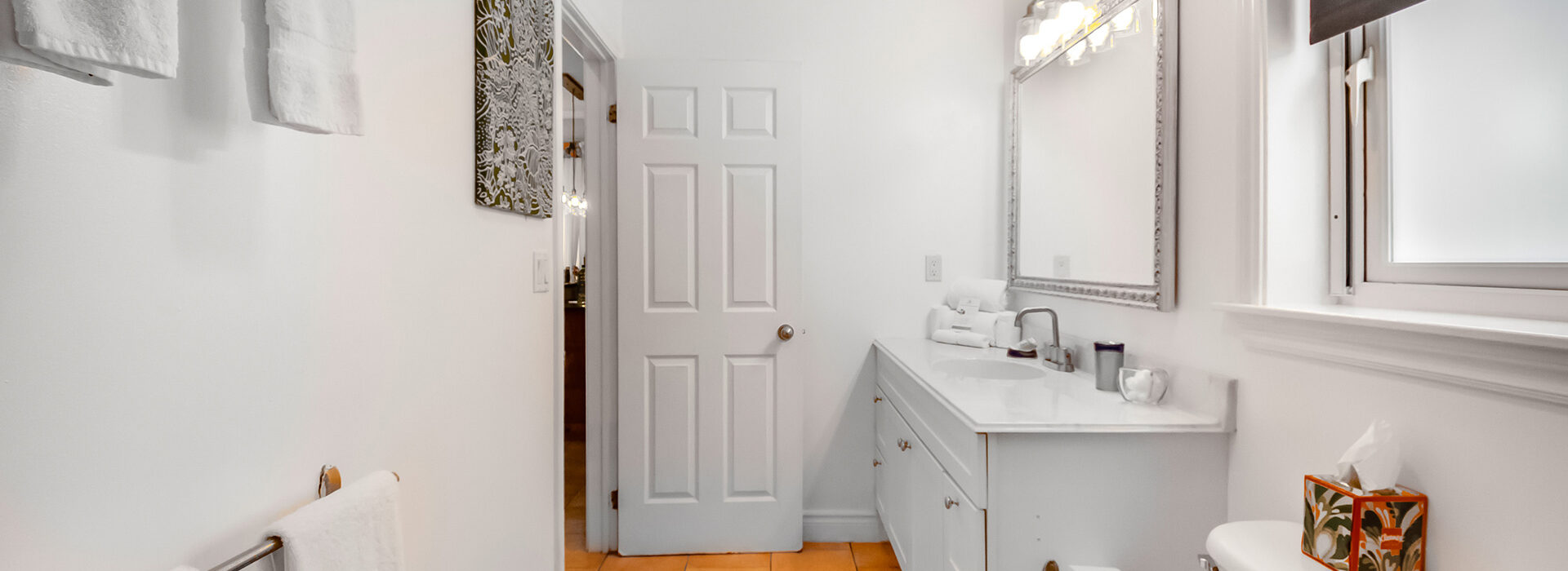 Pineapplefields bathroom area